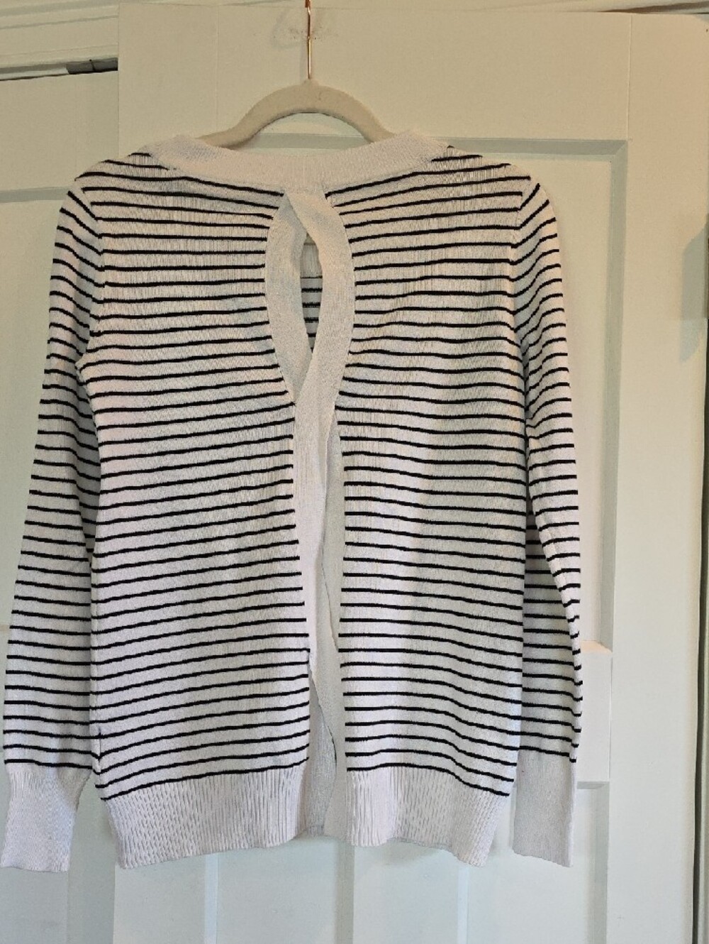 fun 2 fun Striped Black & White and Mauve Tops - Women's Lot - Picture 9 of 9